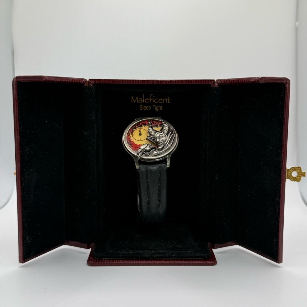 Maleficent Super Rare 12/25 AP “Sleep Tight” Disney Watch. Keeps good time. - Picture 3 of 11